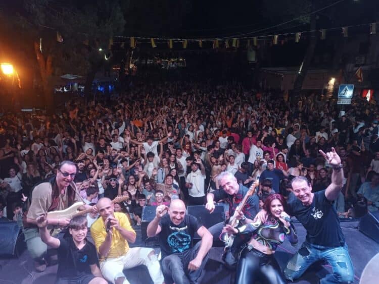 En provincias como Segovia el circuito de verbenas es especialmente activo, y en el caso de ‘Tritón’, prácticamente la totalidad de sus actuaciones se desarrollan en los municipios de la provincia. / FOTO: ORQUESTA ‘TRITÓN’