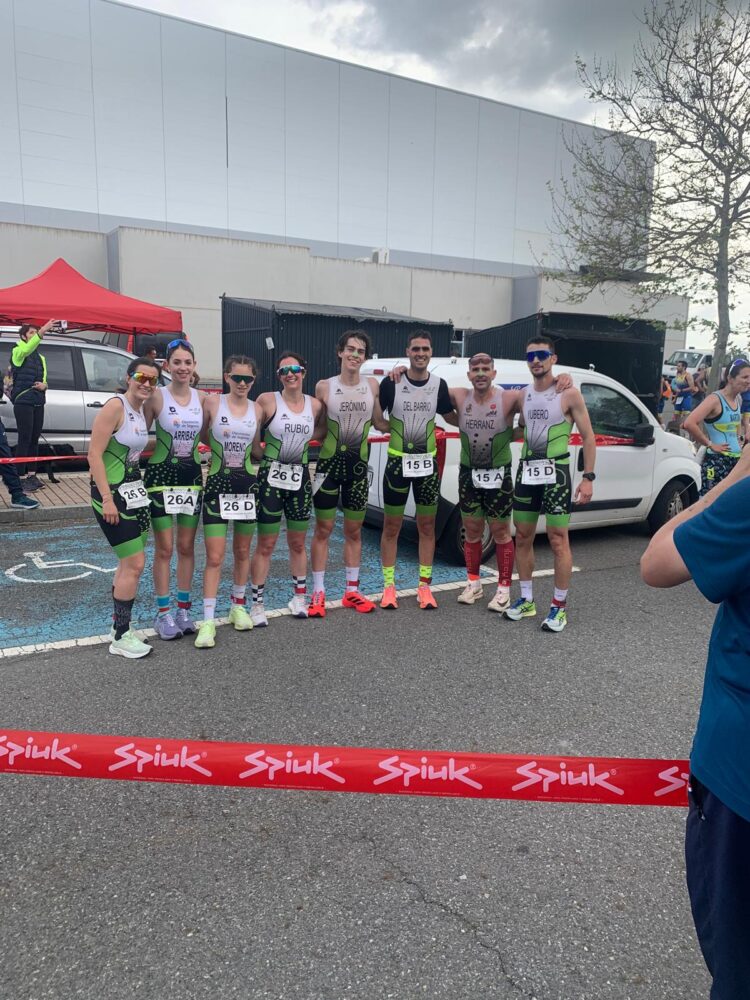Delegación del club segoviano durante la cita celebrada en Ávila./T. LACERTA