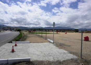 Parking provisional en la estación del AVE-Guimar este 30 de abril. / Héctor Criado
