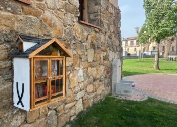 Caseta de libros / AYTO. DE LA LOSA