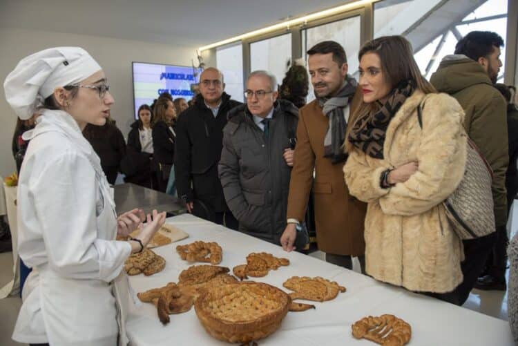 Cámara de Comercio y Caja Rural organizan la Feria de FP. / Cámara de Comercio