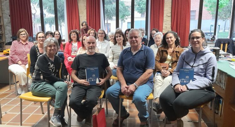 Jesús Pastor durante su intervención en la biblioteca / LOURDES MATARRANZ