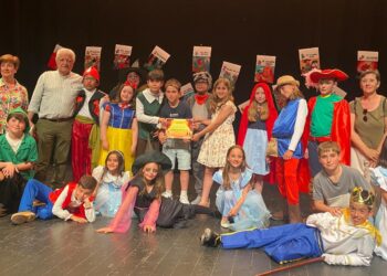 Vista de los integrantes del grupo teatral / JUAN CRUZ SERRANO