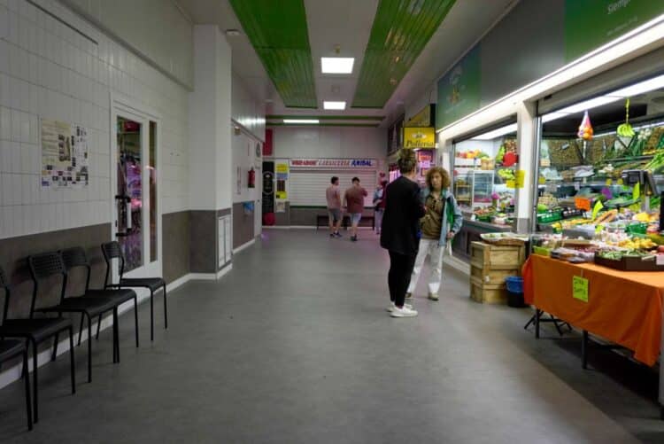 El mercado presentaba mejor aspecto este sábado. / Héctor Criado