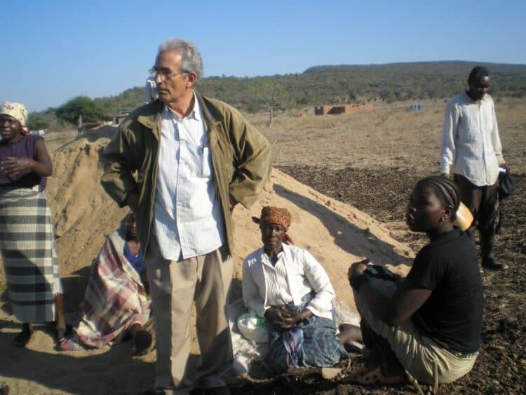 El sacerdote segoviano Jesús Torres Bravo durante una misión en Mozambique.