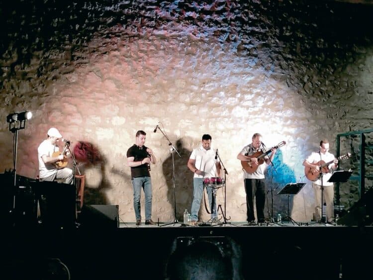 El grupo segoviano “Pa Jota la Mía” durante una actuación.