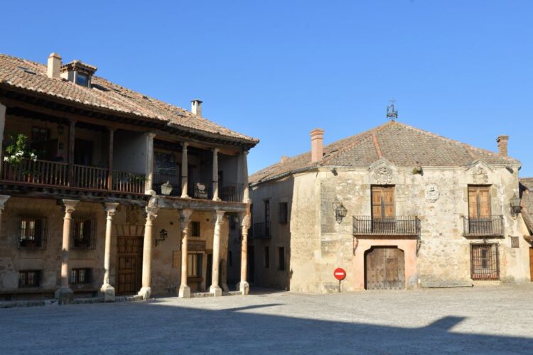 La Junta impulsa nuevas obras para mejorar el abastecimiento de agua en Pedraza 1 Plaza Mayor de Pedraza en una fotografía de archivo / E.A.