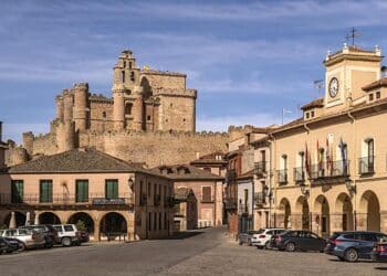 Plaza Mayor, Ayuntamiento y Castillo de Turégano