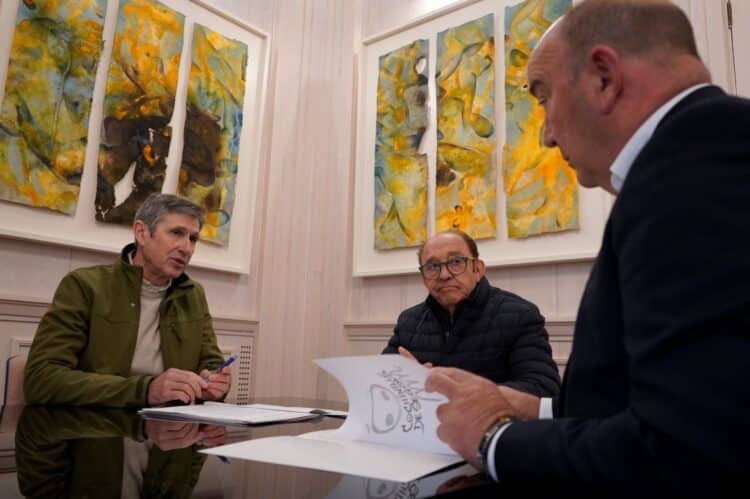 La Diputación equipará el Centro de Interpretación del Cochinillo 1 Miguel Ángel de Vicente, en la reunión mantenida con los representantes de Procose. / Diputación