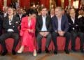Francisco Vázquez, Elma Saiz, Mañueco, Felipe VI y Solana, en la primera fila. / Héctor Criado