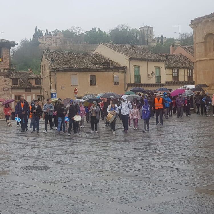 La Caminata solidaria de San Lorenzo será el día 1 de mayo 1 Lluvia en una edición anterior de la Caminata de San Lorenzo.