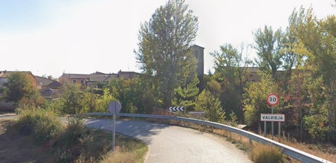 Entrada a la localidad segoviana de Valvieja en una fotografía de archivo / E.A.