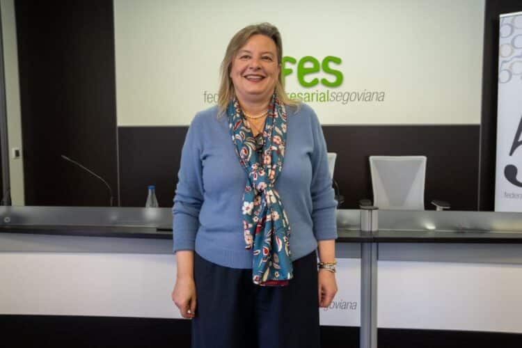 María Llorente Bonilla en la sede de la FES donde fue homenajeada como mujer pionera en el sector empresarial.