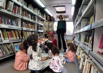 Iniciativa 'Creciendo entre Cuentos' en Abades / DIPUTACIÓN