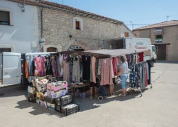 Mercado de ropa en Mozoncillo / DIPUTACIÓN