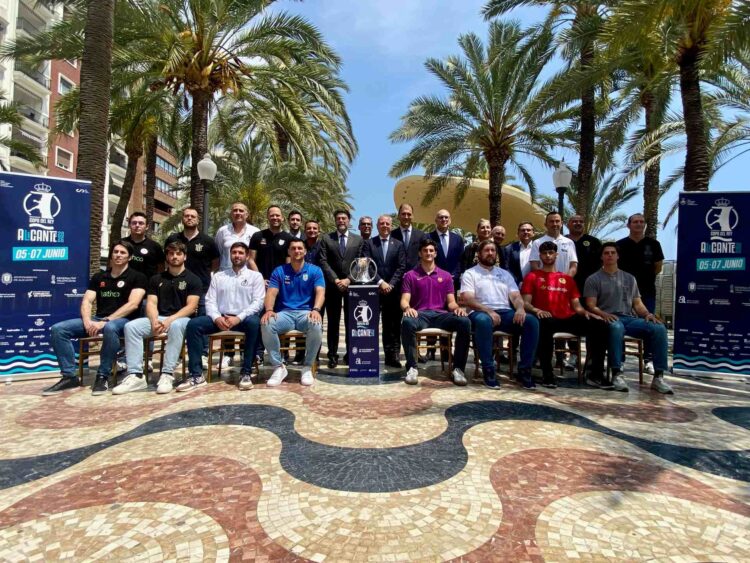 Los protagonistas del sorteo de la Copa del Rey./ RFEBM