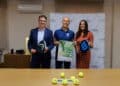 Los organizadores del torneo, tras la presentación./ CAJA RURAL