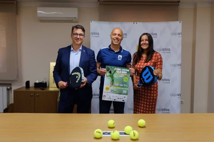 El Pádel Festival Caja Rural cumple una década 1 Los organizadores del torneo, tras la presentación./ CAJA RURAL