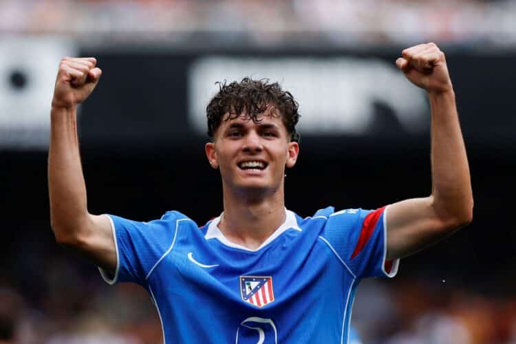 Cubo, celebrando el 0-2 en Mestalla. / EFE
