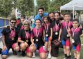 Carlota del Amo, en el centro, junto a sus compañeros del club de patinaje. / PATINA SEGOVIA