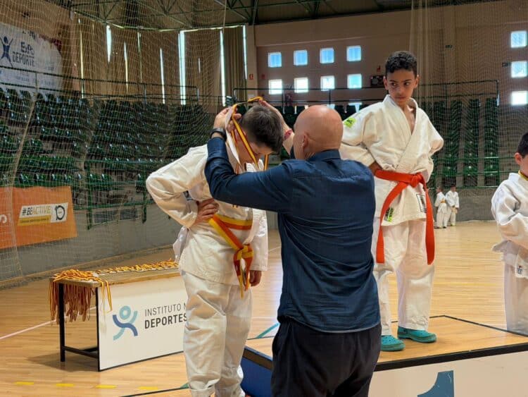 El Deporte Escolar celebra las finales provinciales de judo y pádel 1 Entrega de medallas en la modalidad de judo. /DIPUTACIÓN