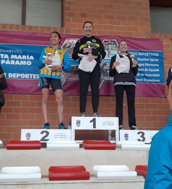 Marta Santos (i), en el podio de la categoría femenina./ IMD SEGOVIA