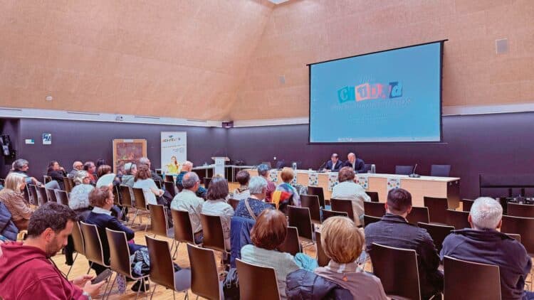 Un momento del acto de clausura del proyecto que se llevó a cabo en el Salón de Grados del Campus María Zambrano./ AYUNTAMIENTO