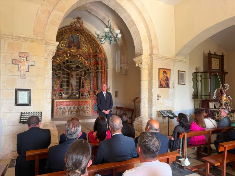 El alcalde de Segovia se dirige a los presentes durante el acto inicial del Día de la Tierra./ AYUNTAMIENTO