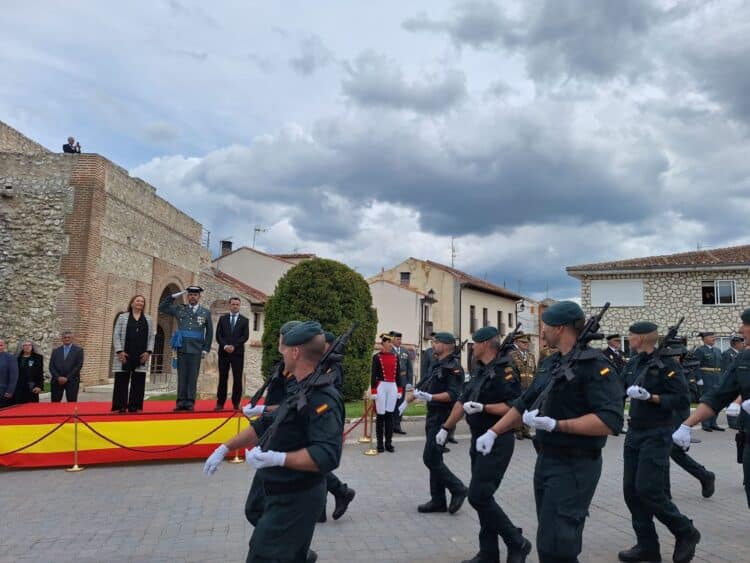 Un momento del desfile de guardias civiles en el acto celebrado en Cuéllar./ SUBDELEGACIÓN