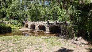 Puente sobre el río Moros.
