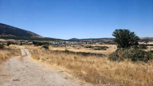 El Espinar se encuentra situado al sur de la provincia y al pie del puerto del Alto del León, en el lado norte de la Sierra de Guadarrama.