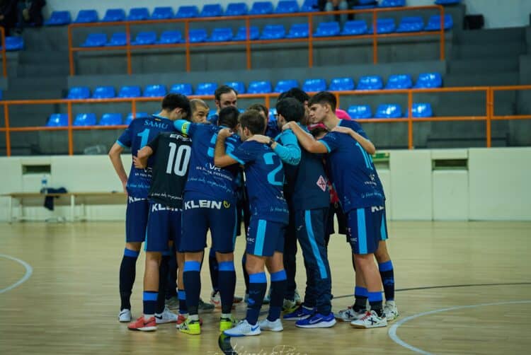 La plantilla del equipo segoviano antes de un encuentro./FS VALVERDE