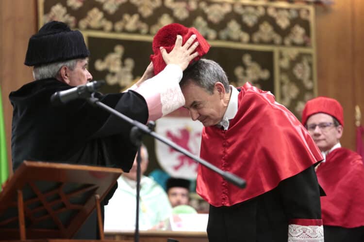 Acto de investidura de José Luis Rodríguez Zapatero como Doctor honoris causa. / Campillo