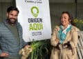 María González visita la explotación, en Cuelgamures, de uno de los primeros inscritos.