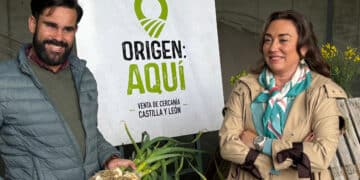 María González visita la explotación, en Cuelgamures, de uno de los primeros inscritos.