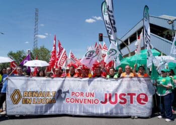 Concentración de trabajadores de Renault en Valladolid para exigir la negociación del nuevo convenio colectivo. / Leticia Pérez