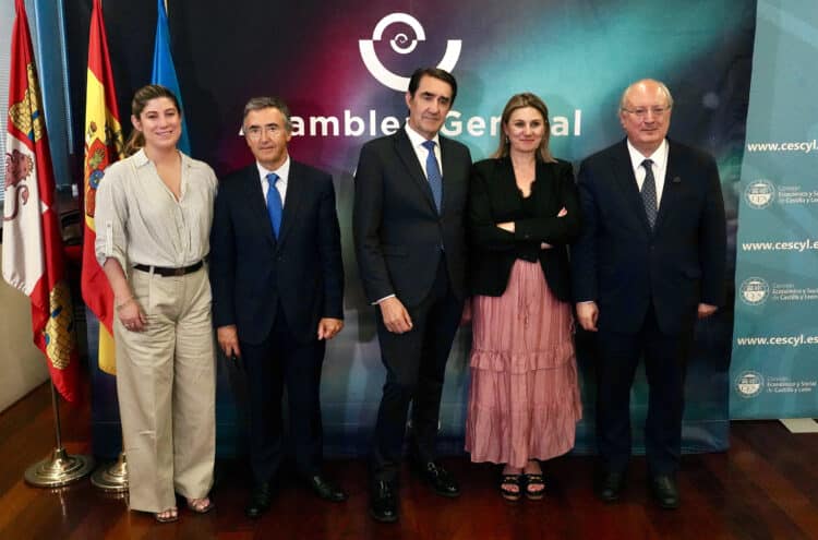 El Consejero de Medio Ambiente participa en la Asamblea General de Aeice. / Miriam Chacón
