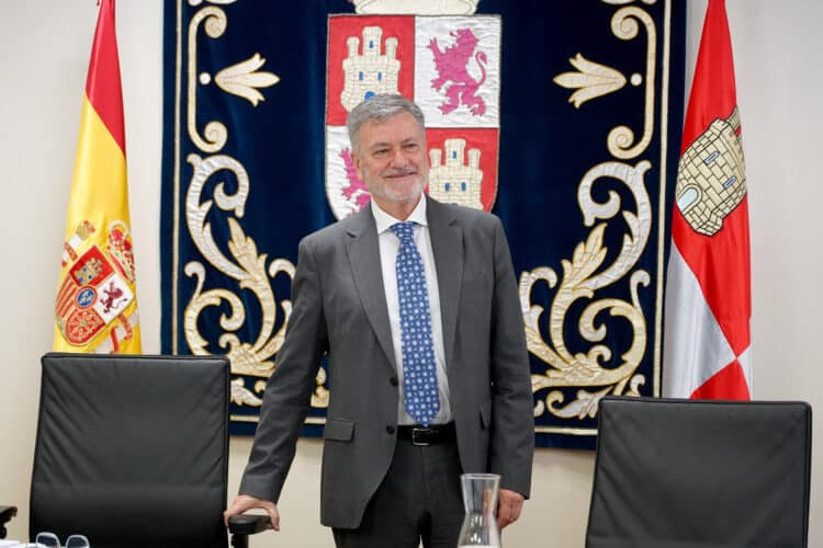 El presidente de las Cortes, Francisco Vázquez. / Leticia Pérez