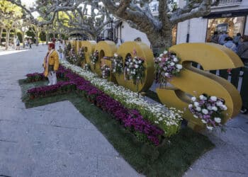 Este año la celebración cuenta con 5.000 plantas, 15.000 flores, 70 floristas y más de 30 voluntarios, escuelas y asociaciones. / Ricardo Ordóñez