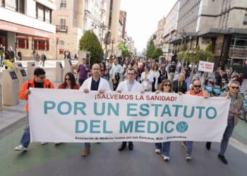 La Asociación de Médicos Unidos por sus Derechos (MUD) se moviliza en León. / Carlos S. Campillo