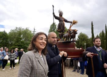 María González asiste a la misa en honor de San Isidro Labrador. / Miriam Chacón