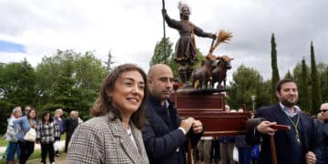 María González asiste a la misa en honor de San Isidro Labrador. / Miriam Chacón