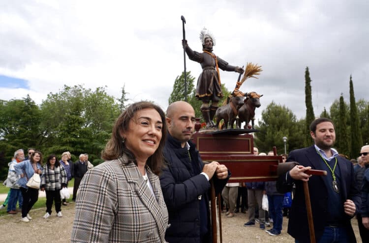 María González asiste a la misa en honor de San Isidro Labrador. / Miriam Chacón