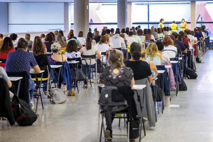 Más de 16.000 opositores se examinan mañana por una de las 553 plazas en la Administración autonómica 1 362 de las plazas son para cubrir puestos en el Cuerpo Auxiliar y 191 son para el Cuerpo Administrativo. / Ricardo Ordóñez