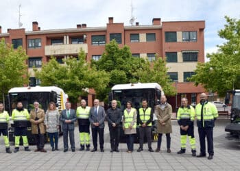 La ciudad de Valladolid estrena tres máquinas barredoras y una baldeadora.