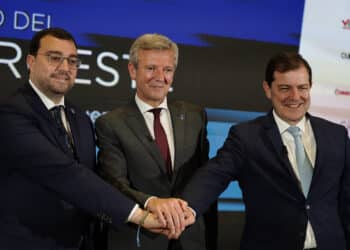 Reunión, hoy en Oviedo, de los presidentes de Asturias, Galicia y Castilla y León. / Paco Paredes