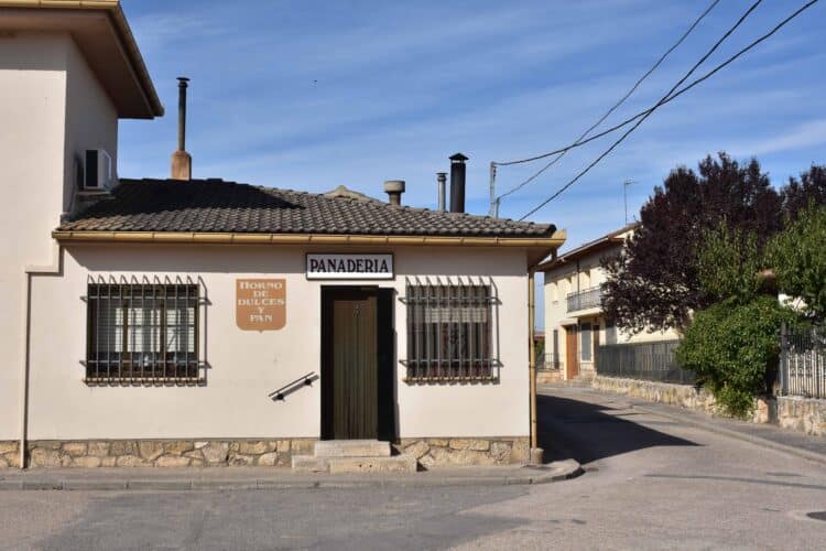 La Diputación otorgará ayudas de 2.500 euros para empresas rurales emergentes 1 Pequeño comercio en la provincia.