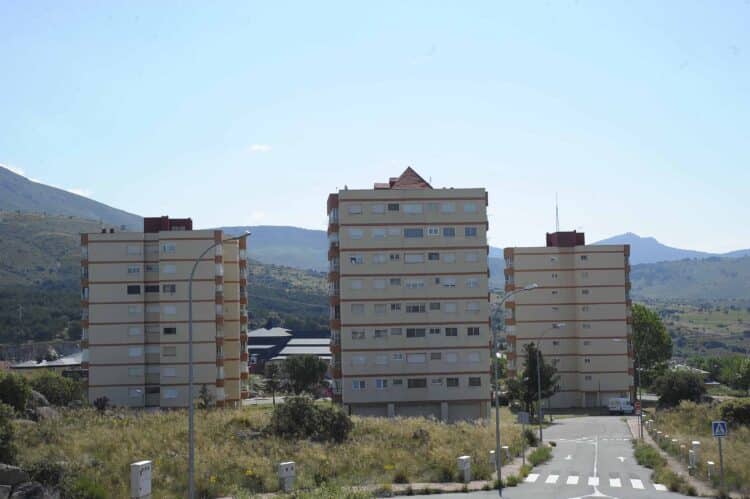 Fotografía de archivo. Viviendas en San Rafael, una de las localidades que forman parte de la comarca de Segovia Sur / KAMARERO