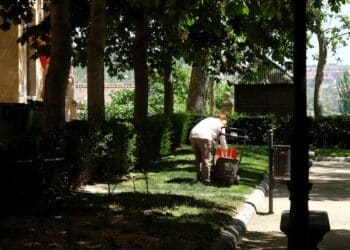 Las contrataciones serán para obras y servicios de interés general./KAMARERO