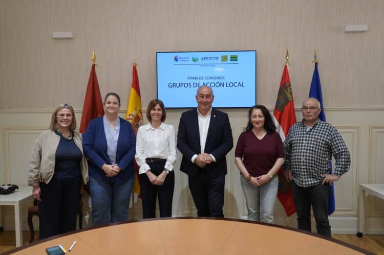 Firma de los convenios de colaboración con los GAL / DIPUTACIÓN